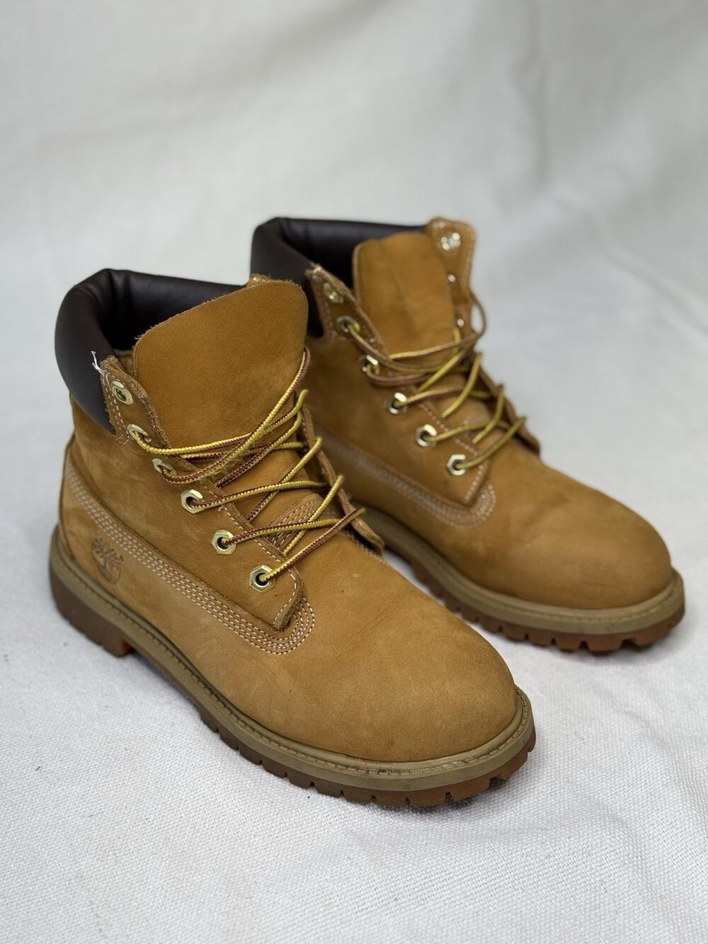 Timberland Premium 6 Inch Waterproof Boots Color Wheat Nubuck Size 4M Juniors.